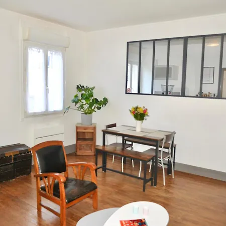 Ne Restez Pas A Quai Apartment Tours